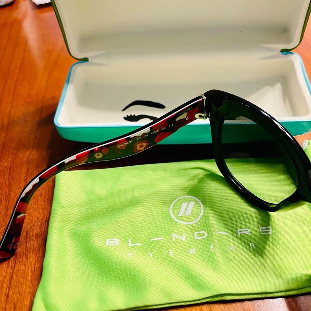 Kate Spade Sunglasses - Picture 5 of 8